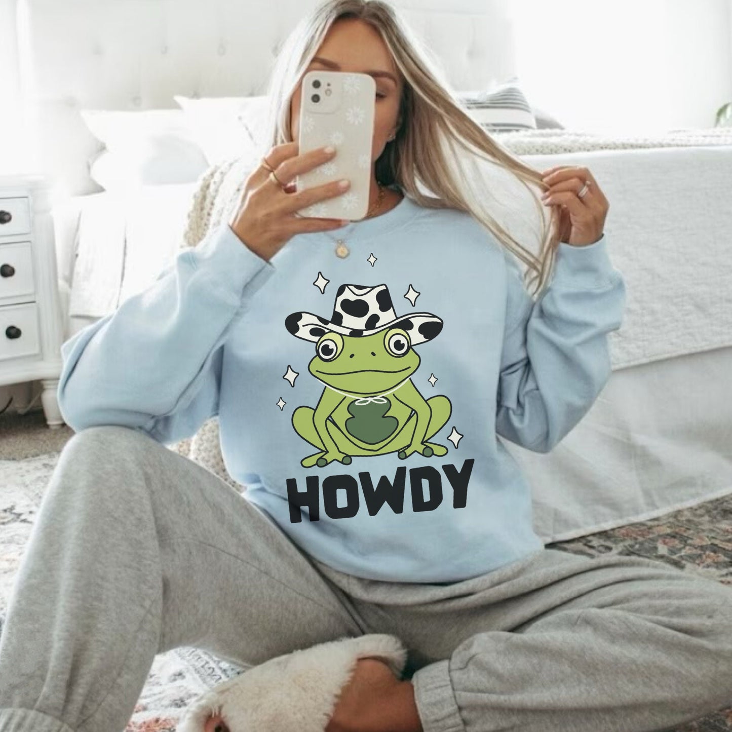 Howdy Frog Shirt, Cowboy Frog Shirt, Frog Sweatshirt, Howdy Shirt, Cowgirl Shirt, Cute Western Shirts, Frog Hoodie, Cowboy Tee, Western Tees