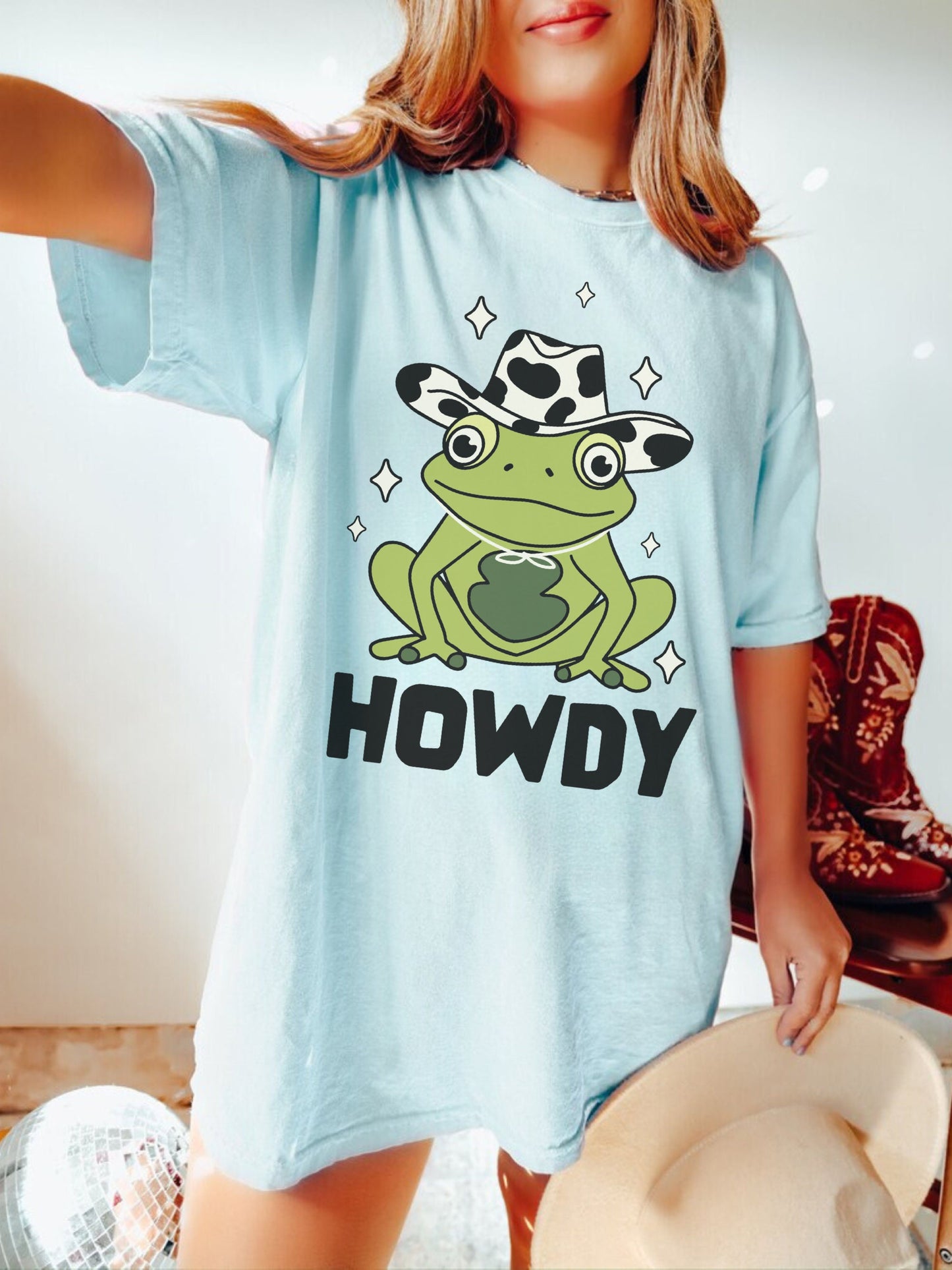 Howdy Frog Shirt, Cowboy Frog Shirt, Cowboy Graphic Tee, Western Graphic Tee, Howdy Shirt, Country Tee, Cute Cowgirl Shirts, Frog Tshirt